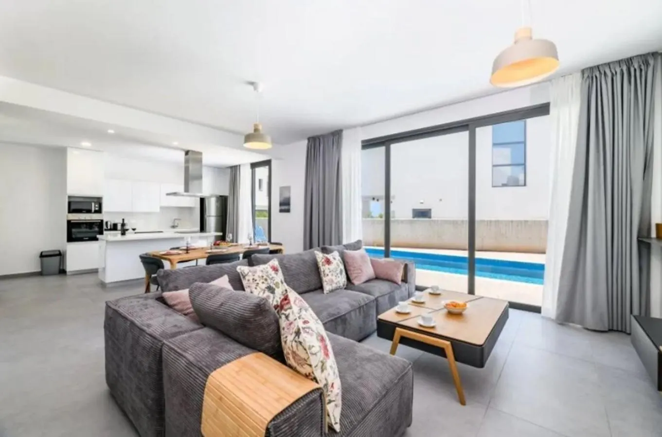 פרוטאראס By The Beach Villa 2