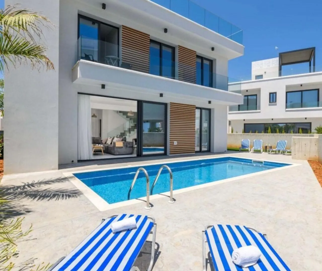 פרוטאראס By The Beach Villa 2
